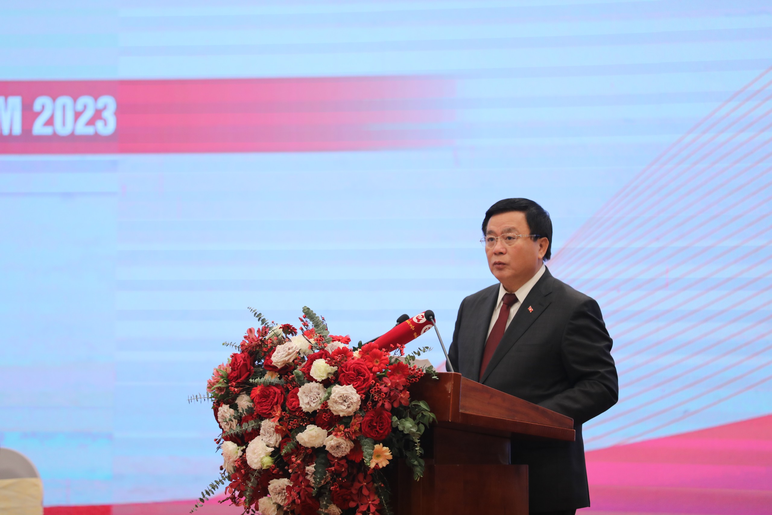 Chủ tịch Hội đồng Lý luận Trung ương Nguyễn Xuân Thắng phát biểu tại hội thảo